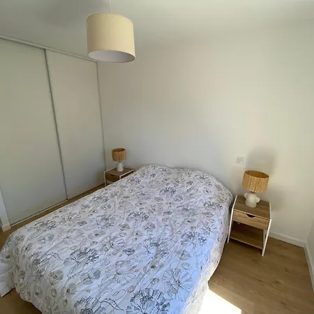 Maison Neuve Entre Et Foret Hébergement de vacances
